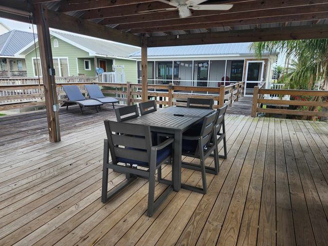 1015 Bourg St, Golden Meadow, LA 70357