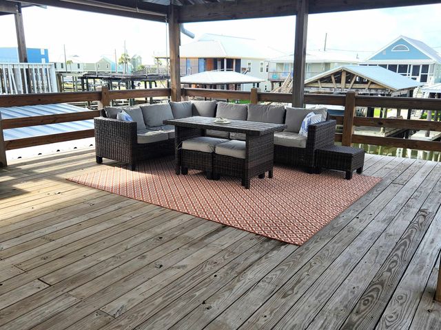 1015 Bourg St, Golden Meadow, LA 70357