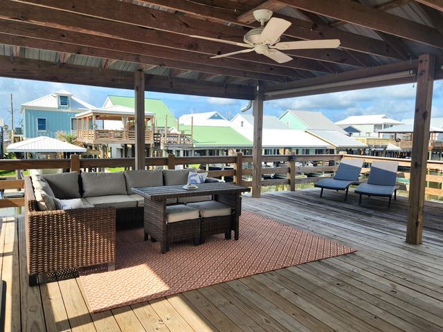 1015 Bourg St, Golden Meadow, LA 70357