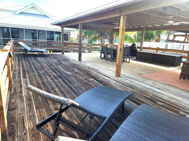 1015 Bourg St, Golden Meadow, LA 70357