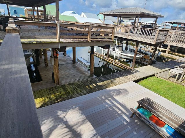 1015 Bourg St, Golden Meadow, LA 70357