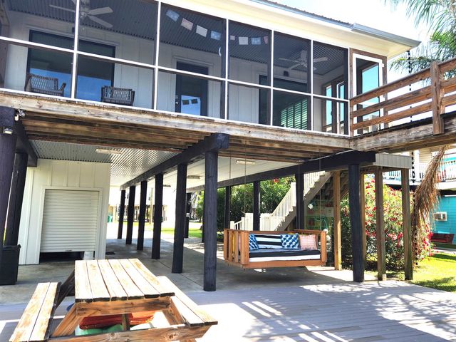 1015 Bourg St, Golden Meadow, LA 70357