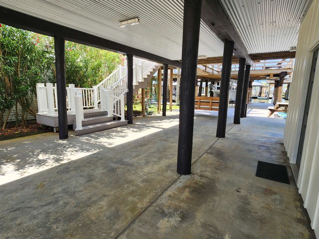 1015 Bourg St, Golden Meadow, LA 70357