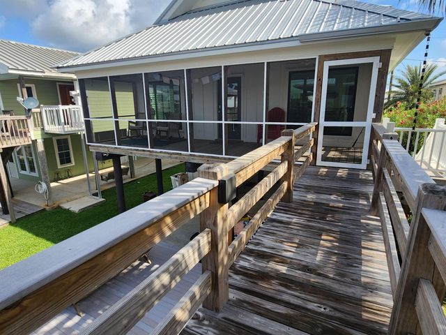 1015 Bourg St, Golden Meadow, LA 70357