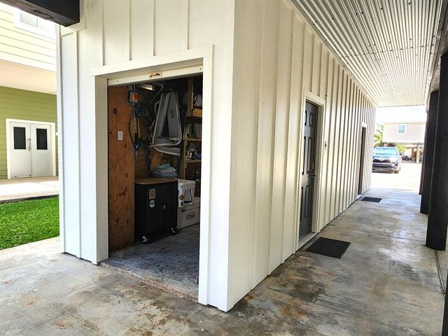 1015 Bourg St, Golden Meadow, LA 70357
