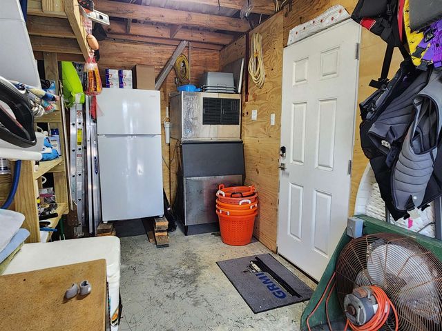 1015 Bourg St, Golden Meadow, LA 70357