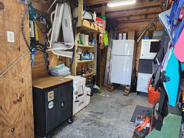 1015 Bourg St, Golden Meadow, LA 70357