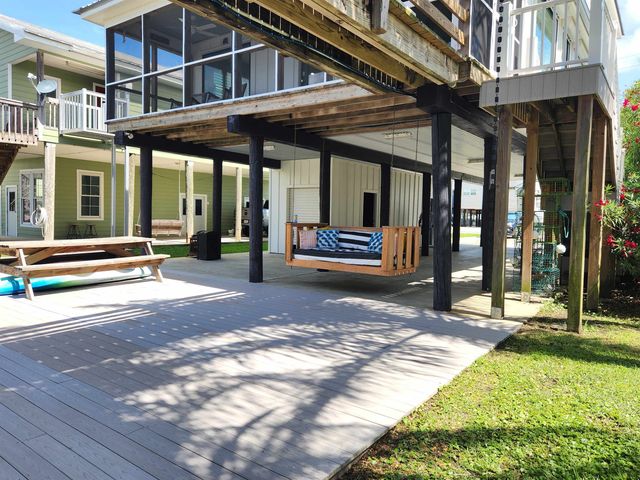 1015 Bourg St, Golden Meadow, LA 70357