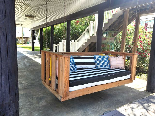 1015 Bourg St, Golden Meadow, LA 70357