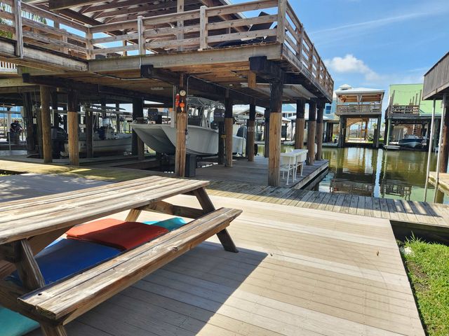 1015 Bourg St, Golden Meadow, LA 70357