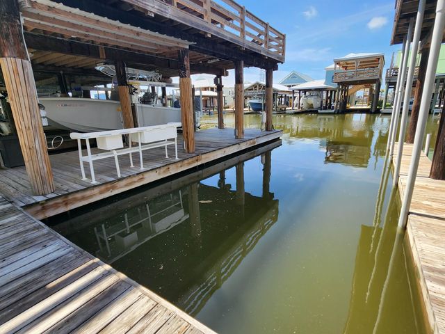 1015 Bourg St, Golden Meadow, LA 70357