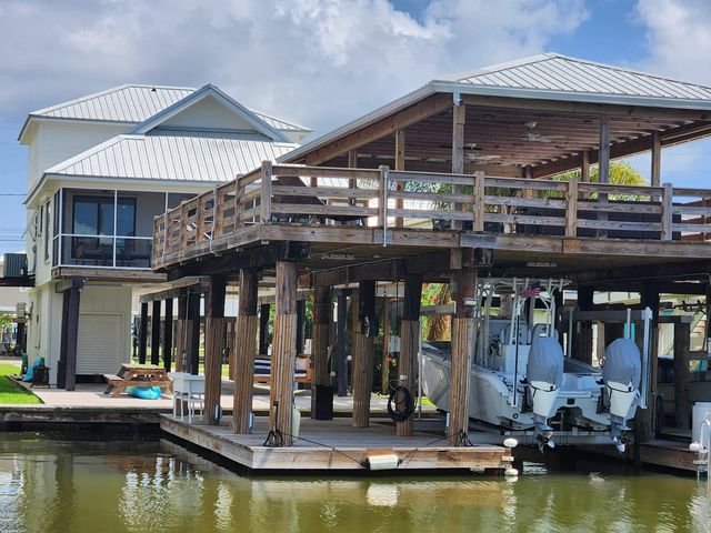 1015 Bourg St, Golden Meadow, LA 70357