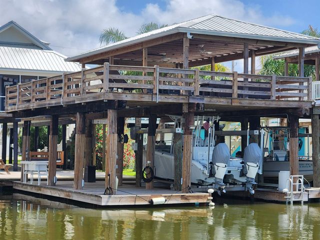 1015 Bourg St, Golden Meadow, LA 70357