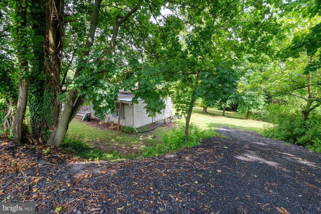 4329 FAIRVIEW RD, Columbia, PA 17512