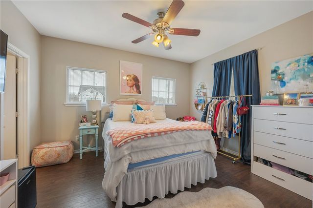 100 Sterling Street, College Station, TX 77840