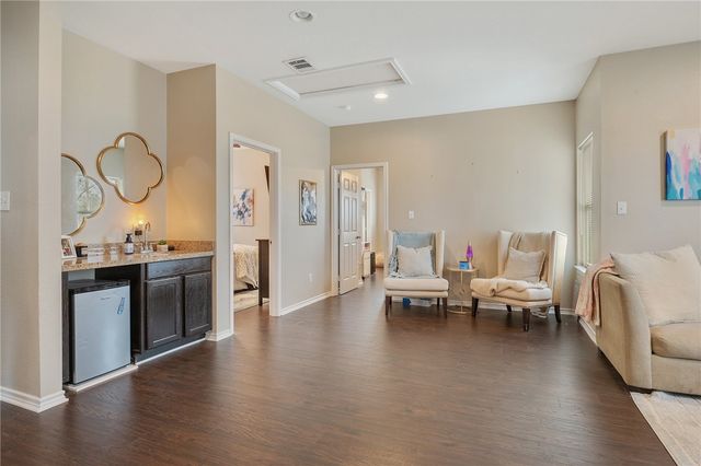 100 Sterling Street, College Station, TX 77840