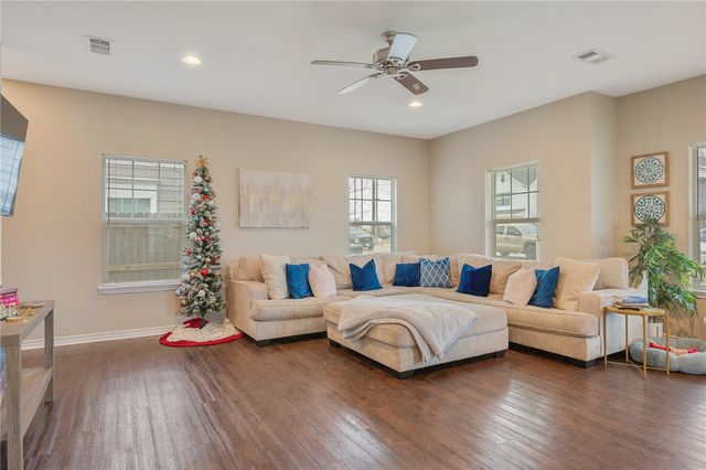 100 Sterling Street, College Station, TX 77840