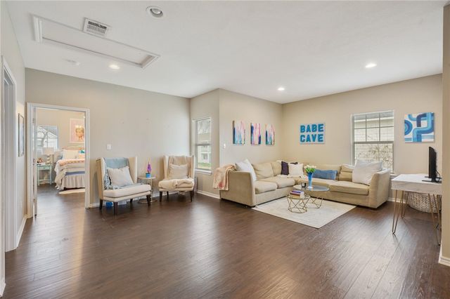 100 Sterling Street, College Station, TX 77840