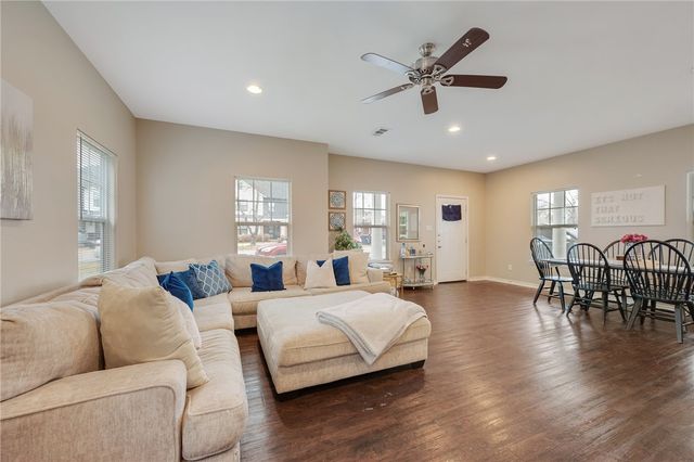 100 Sterling Street, College Station, TX 77840