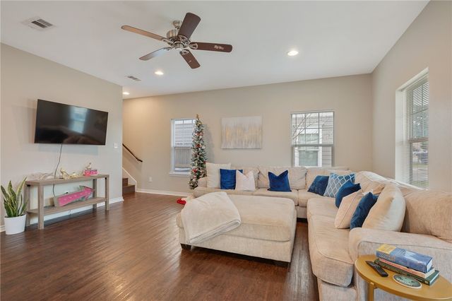 100 Sterling Street, College Station, TX 77840