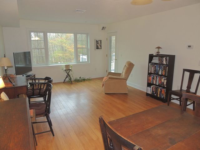 27 Greenleaves Drive 709, Amherst, MA 01002