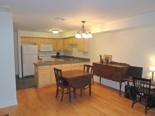 27 Greenleaves Drive 709, Amherst, MA 01002