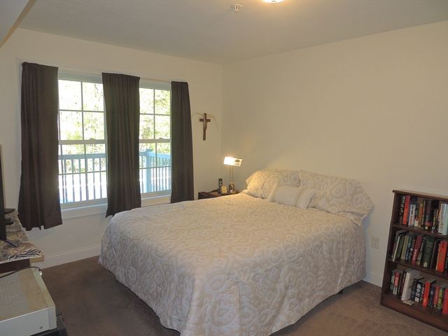 27 Greenleaves Drive 709, Amherst, MA 01002