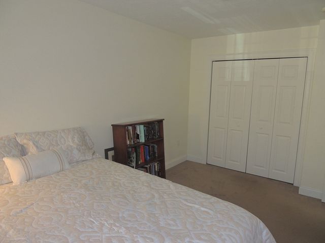 27 Greenleaves Drive 709, Amherst, MA 01002