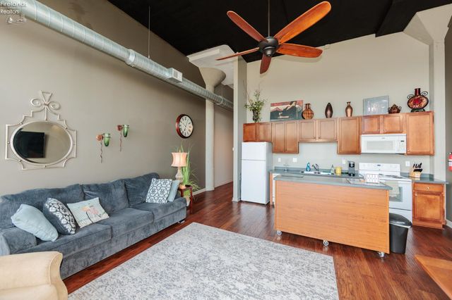 401 W Shoreline Dr Unit 213, Sandusky, OH 44870