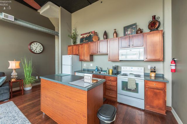 401 W Shoreline Dr Unit 213, Sandusky, OH 44870