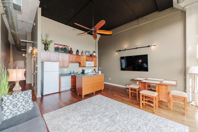 401 W Shoreline Dr Unit 213, Sandusky, OH 44870