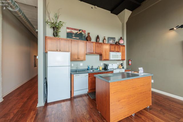 401 W Shoreline Dr Unit 213, Sandusky, OH 44870