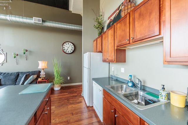 401 W Shoreline Dr Unit 213, Sandusky, OH 44870