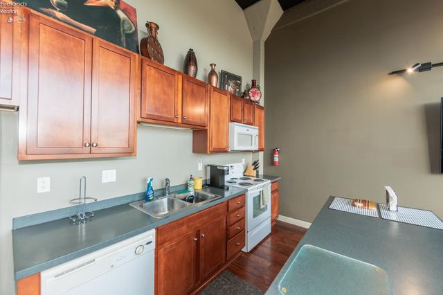 401 W Shoreline Dr Unit 213, Sandusky, OH 44870