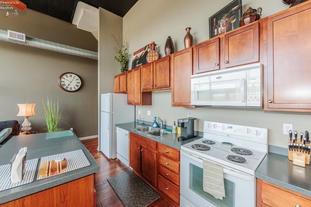 401 W Shoreline Dr Unit 213, Sandusky, OH 44870