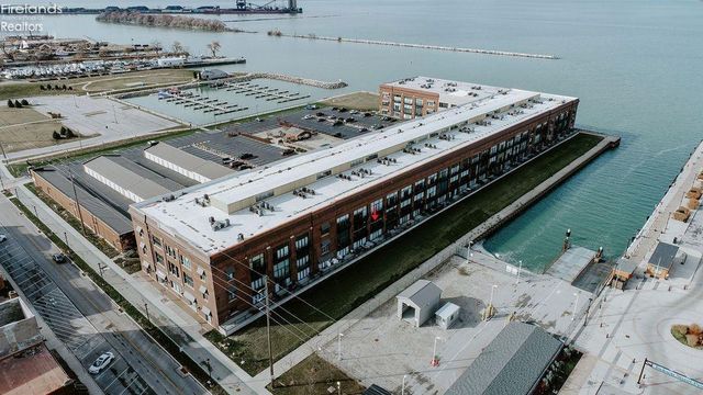 401 W Shoreline Dr Unit 213, Sandusky, OH 44870