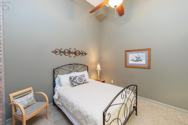 401 W Shoreline Dr Unit 213, Sandusky, OH 44870