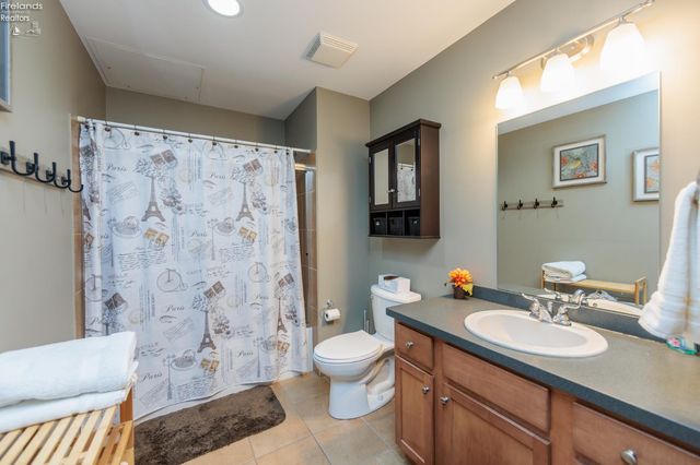 401 W Shoreline Dr Unit 213, Sandusky, OH 44870