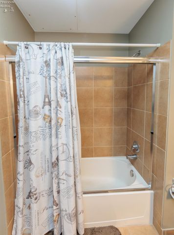 401 W Shoreline Dr Unit 213, Sandusky, OH 44870