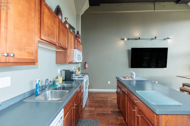 401 W Shoreline Dr Unit 213, Sandusky, OH 44870