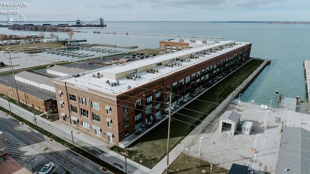 401 W Shoreline Dr Unit 213, Sandusky, OH 44870