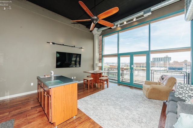 401 W Shoreline Dr Unit 213, Sandusky, OH 44870