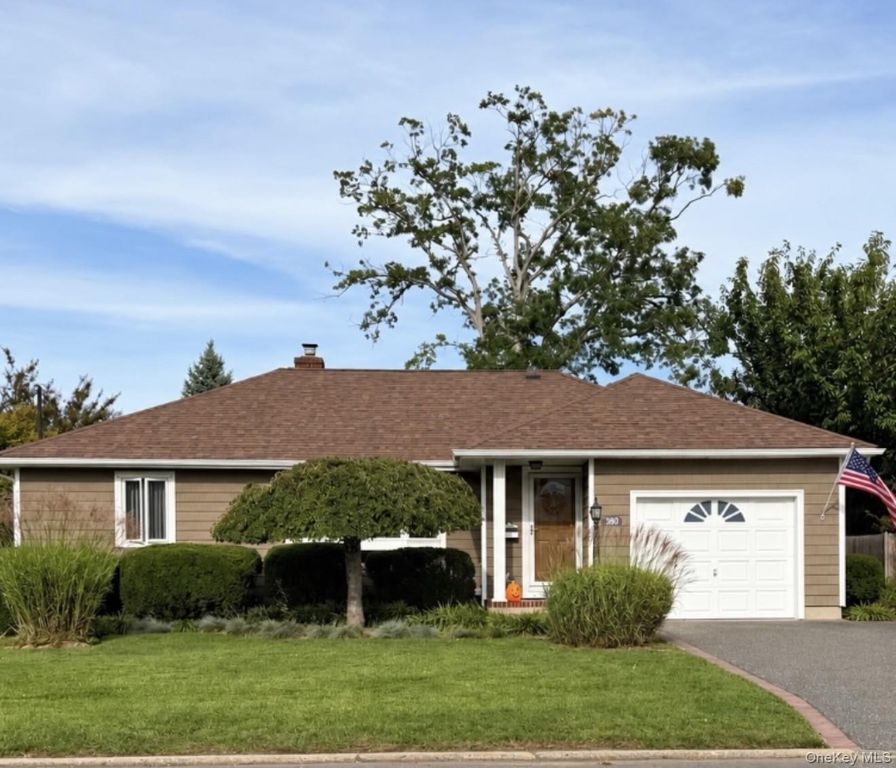 380 N Clinton Avenue, Lindenhurst, NY 11757 — exterior