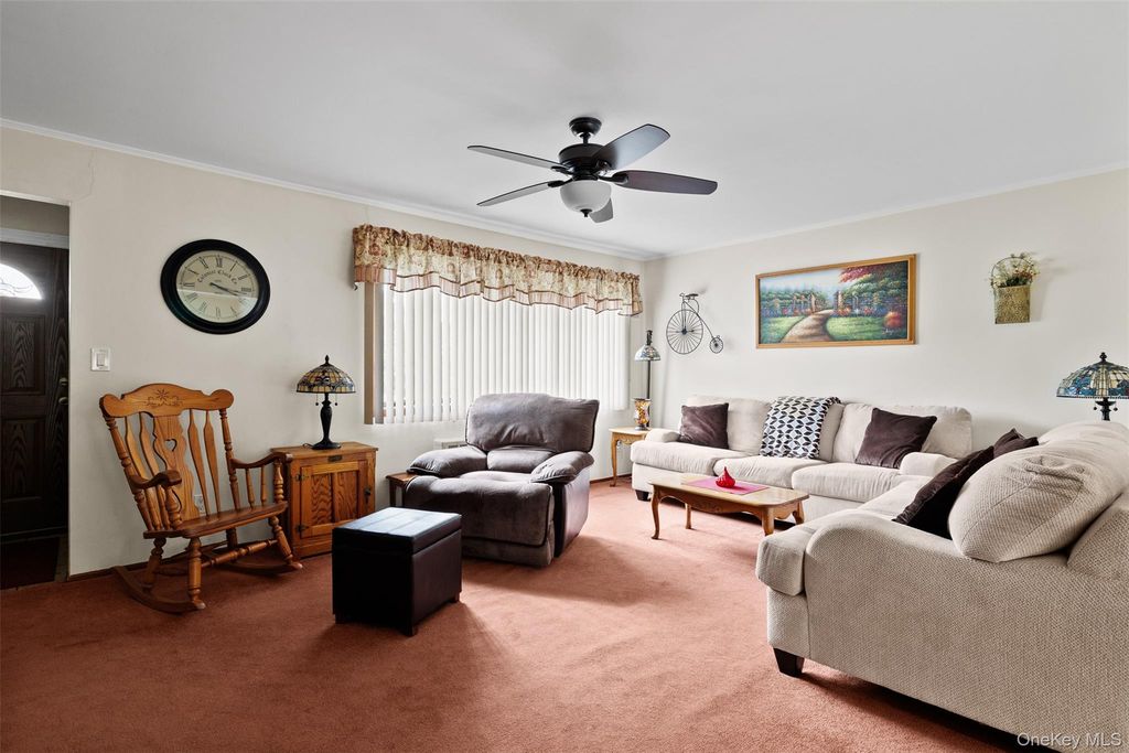 380 N Clinton Avenue, Lindenhurst, NY 11757 — photo 4