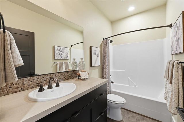24493 E Pinnacle Ct, Liberty Lake, WA 99019