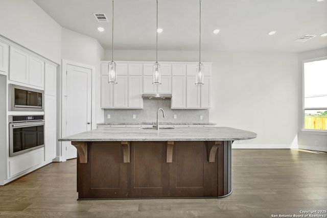 323 White Oak, Castroville, TX 78009