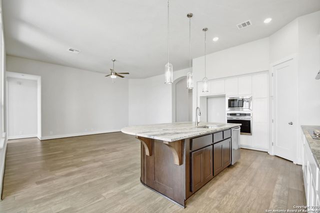 323 White Oak, Castroville, TX 78009