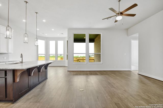 323 White Oak, Castroville, TX 78009