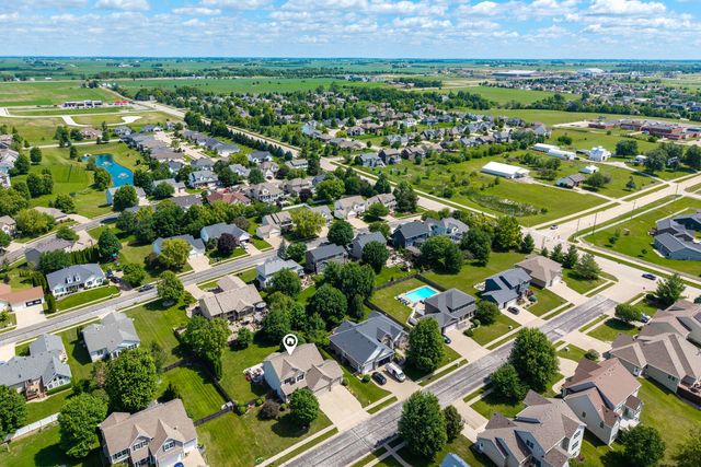 3362 Adele Lane, Bettendorf, IA 52722
