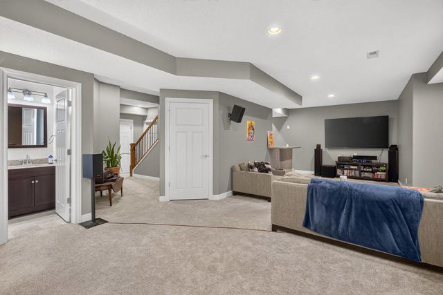 3362 Adele Lane, Bettendorf, IA 52722